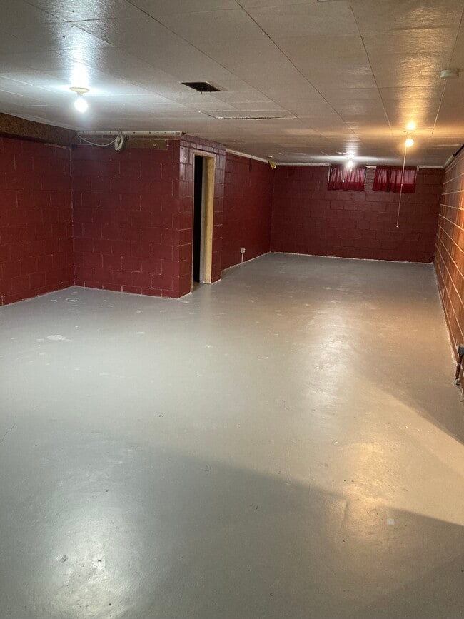 Building Photo - 4124 Lower Beaver Rd