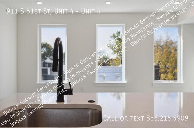 Building Photo - 911 S 51st St