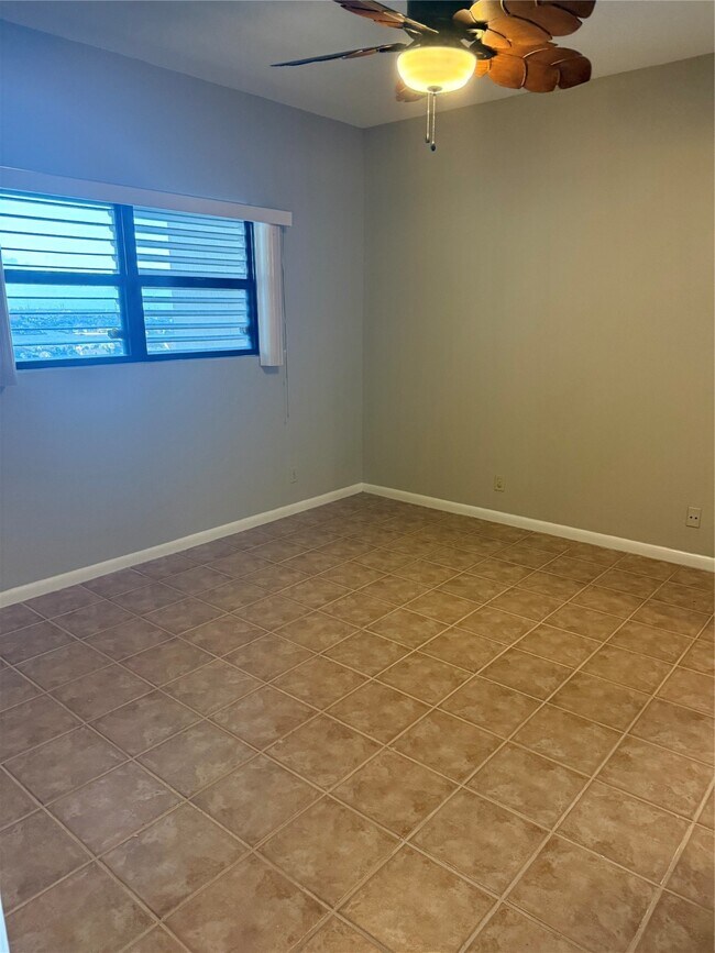 Building Photo - 7700 Seawall Blvd