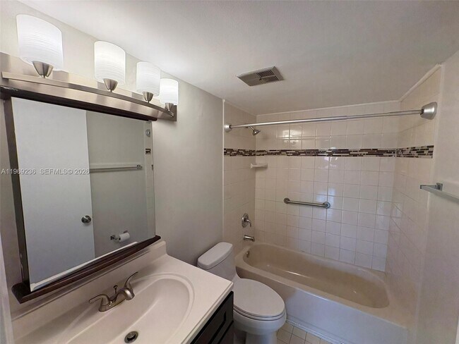 Building Photo - 9010 SW 125th Ave