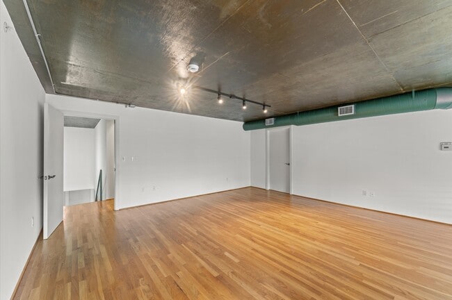 Building Photo - 1005 S Shepherd Dr