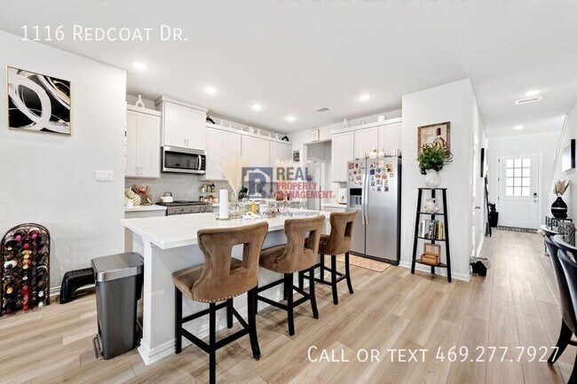 Building Photo - 1116 Redcoat Dr