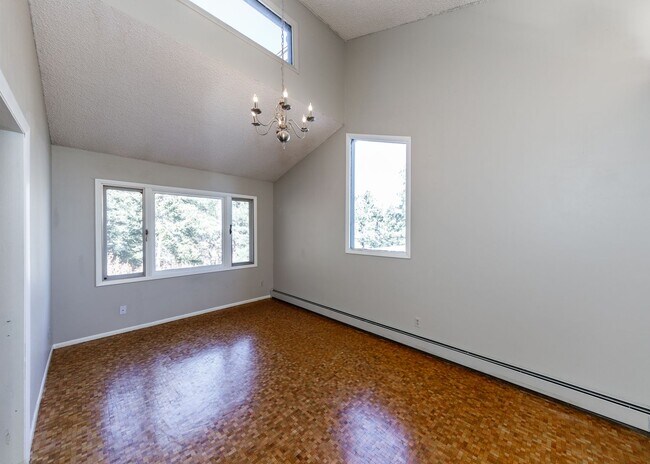 Building Photo - Palmer Park 3 bedroom