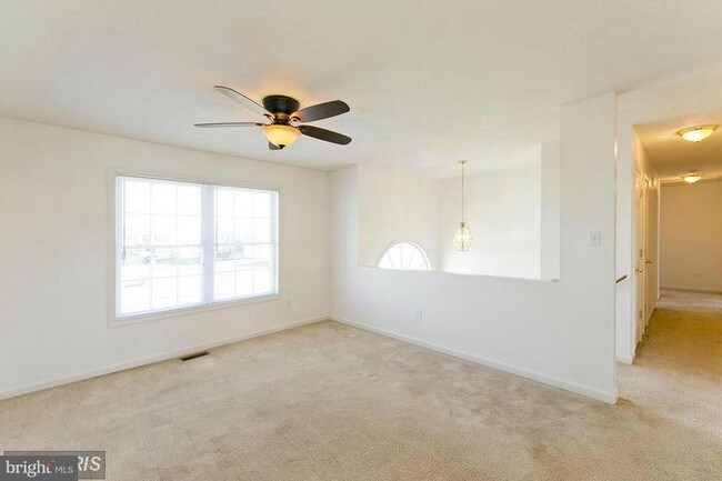 Building Photo - 121 Nature Dr