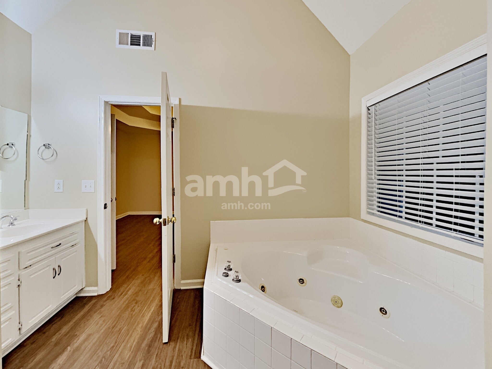 Building Photo - 2046 Township Dr