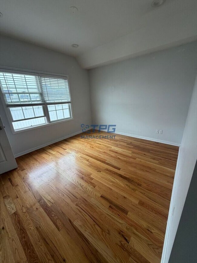 Building Photo - 131 Bergen St