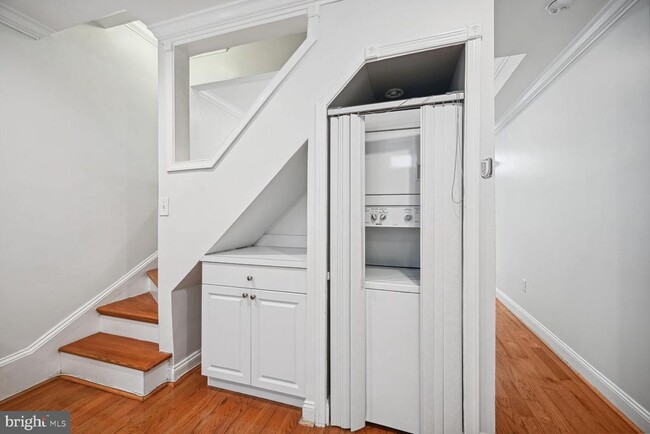 Building Photo - 807 25th St NW