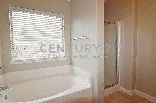 Building Photo - Lovely 3/2/2 in N. Fort Worth For Rent!