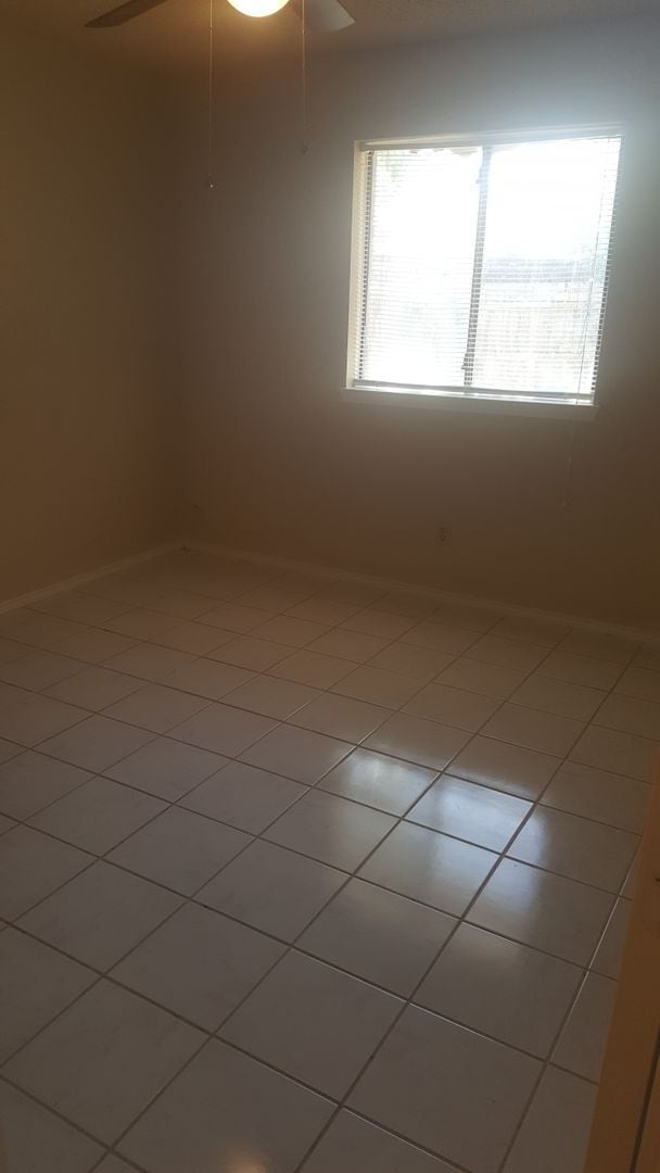 Building Photo - One Side of Duplex is Waiting for You- 2 Bed- 2 Bath- Lake Worth on Cul De Sac- 76135