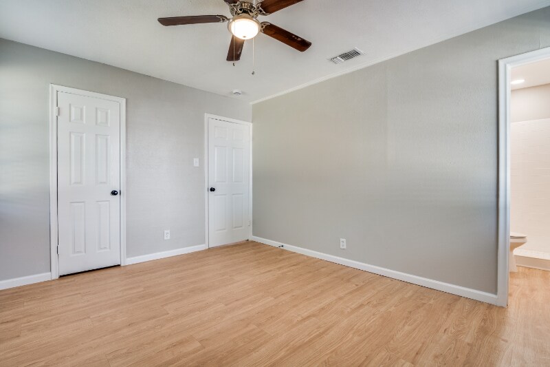 Building Photo - 404 Valentine Ln