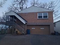 Building Photo - 220 W Oneida Ave