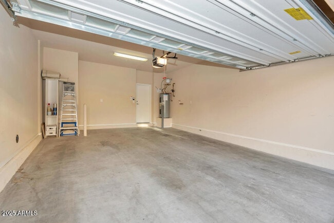 Building Photo - 2725 E Mine Creek Rd