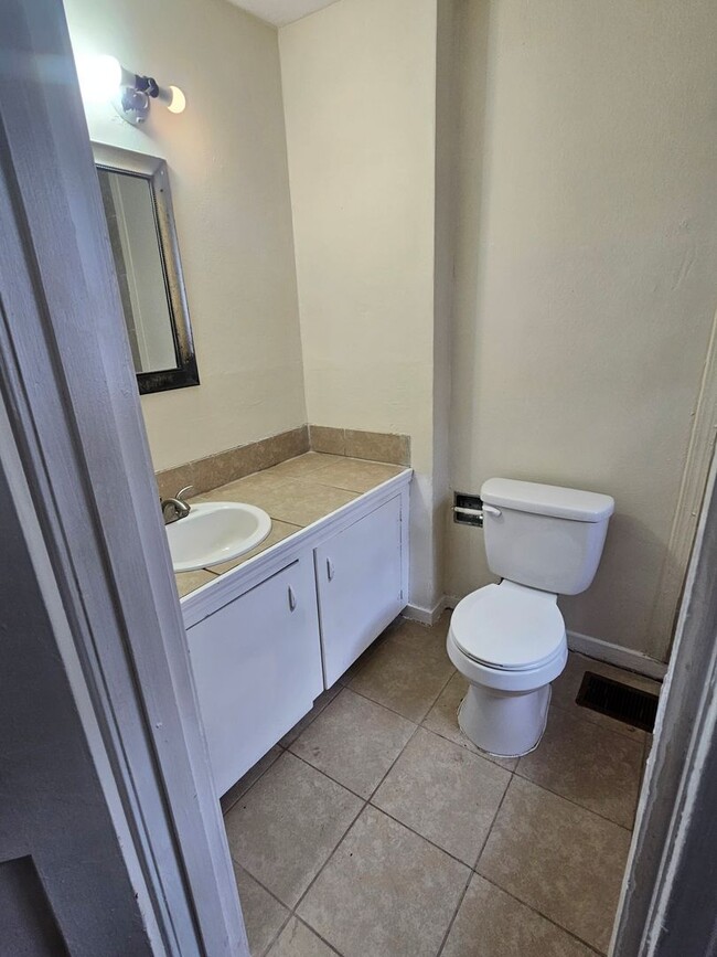 Building Photo - 4627 Estelle Dr