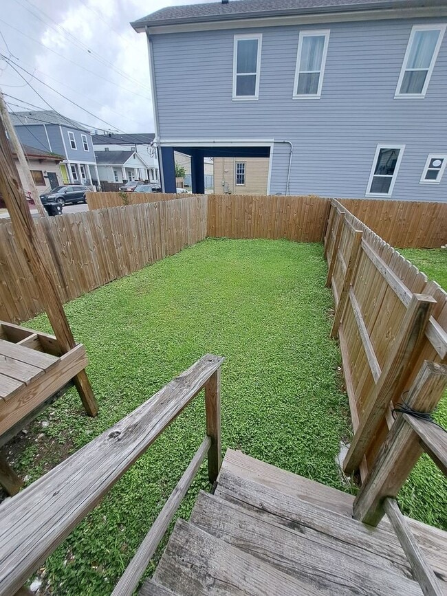 Building Photo - 2304 Gravier St