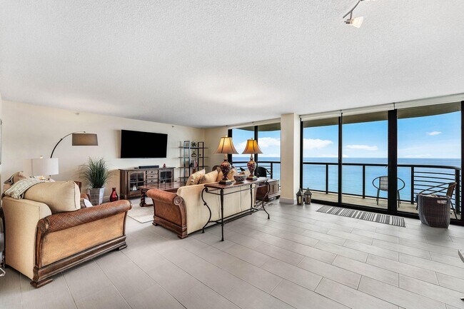 Building Photo - 250 S Ocean Blvd
