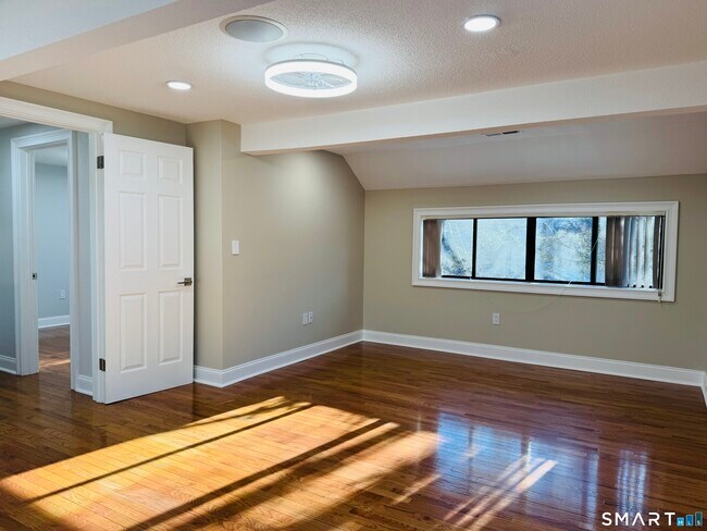 Building Photo - 2 Highland Square