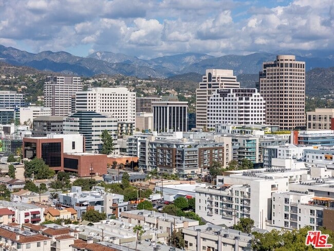 Building Photo - 361 Salem St