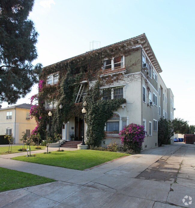 Primary Photo - 1935 N Vermont Ave