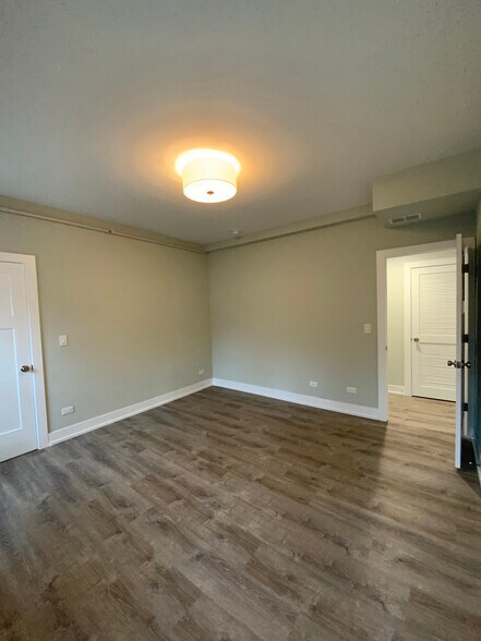 Building Photo - 1000 Crain St