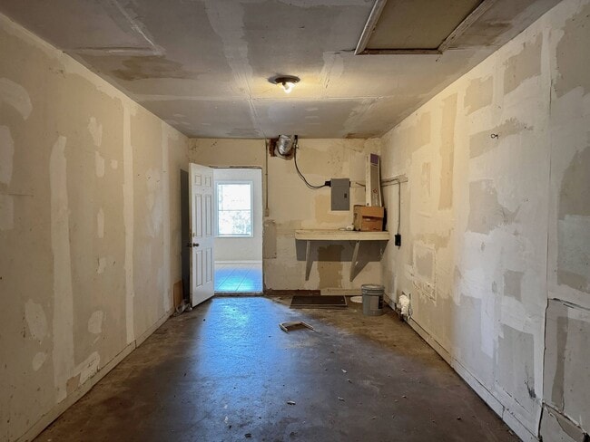 Building Photo - 1502 Parkdale Dr