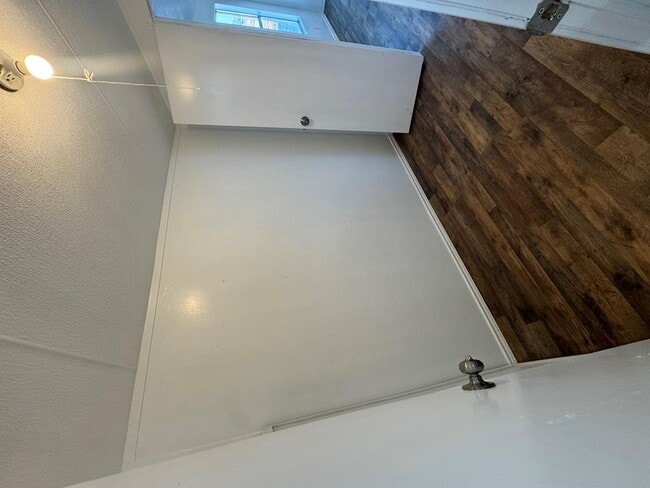 Building Photo - 14574 W 3rd St