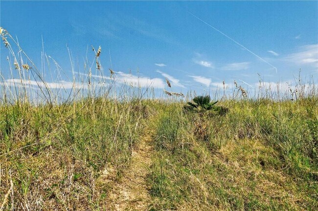 Building Photo - 1218 W Ocean View Ave