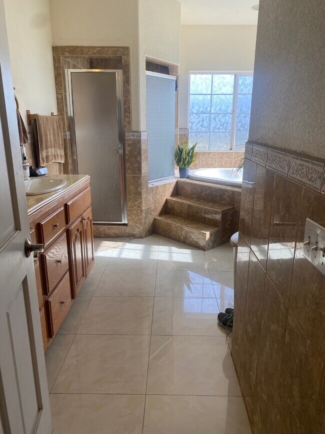 Building Photo - "Modern 5-Bedroom Sanctuary with 3 Baths and 4,353 Sq Ft of Comfort in San Bernardino!"