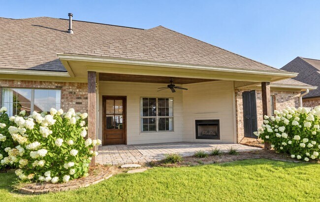 Building Photo - 128 Essen Ln
