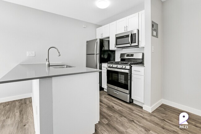 Building Photo - 5005 Manor Rd
