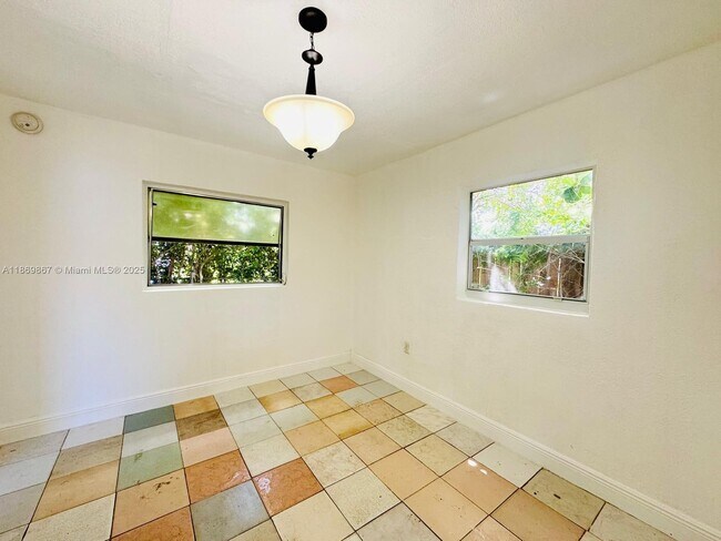 Building Photo - 1060 NW 116th St