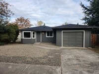 Building Photo - Modern 3 Bedroom Home with Spacious Backyard