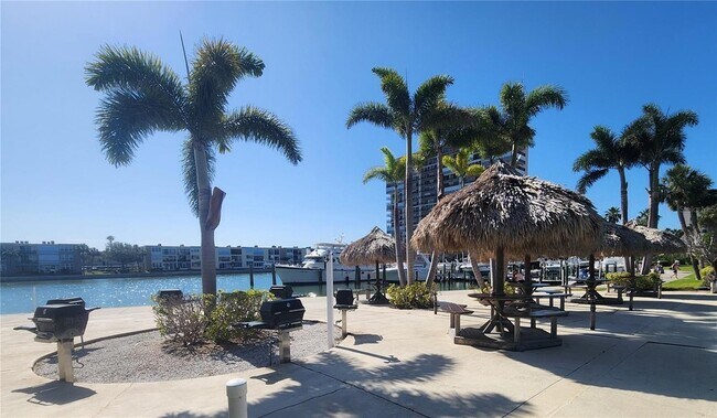 Building Photo - 7645 Sun Island Dr S