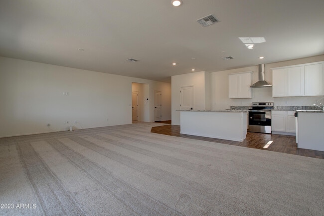 Building Photo - 11442 W La Reata Ave