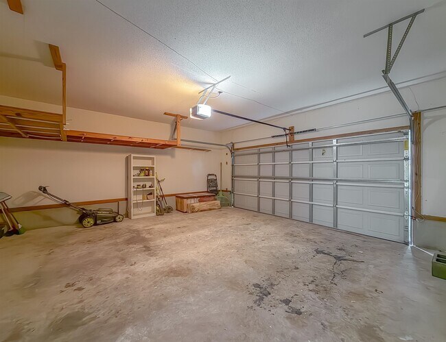 Building Photo - 776 Lupine Ln
