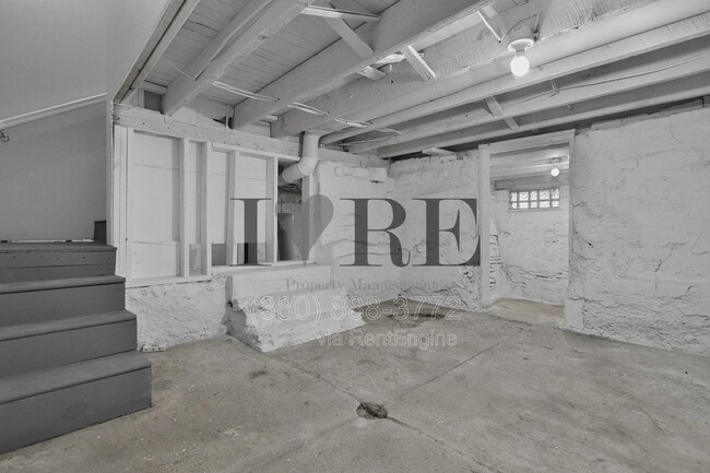 Building Photo - 429 E Mithoff St