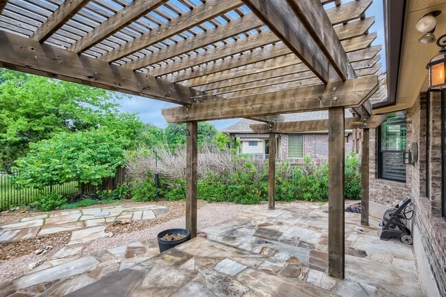 Building Photo - 400 Entrada Way