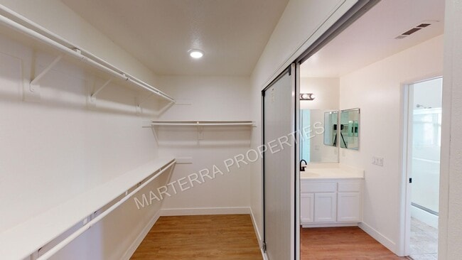 Building Photo - Beautiful 3 Bedroom Home