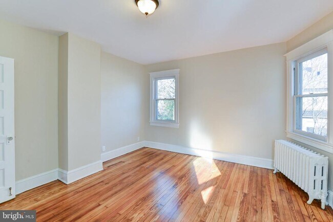 Building Photo - 4215 River Rd NW