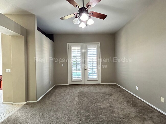 Building Photo - 774 E Maria Ln