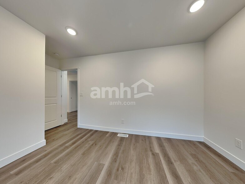 Building Photo - 7820 Selah St SW