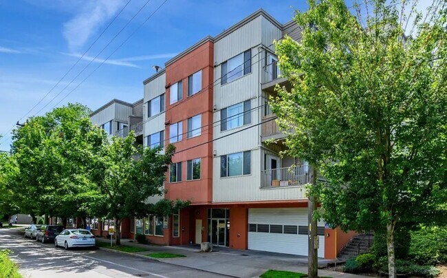 Primary Photo - 3213 Harbor Ave SW