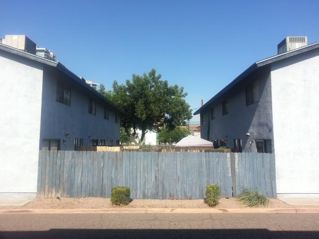 Building Photo - 7th St Villas