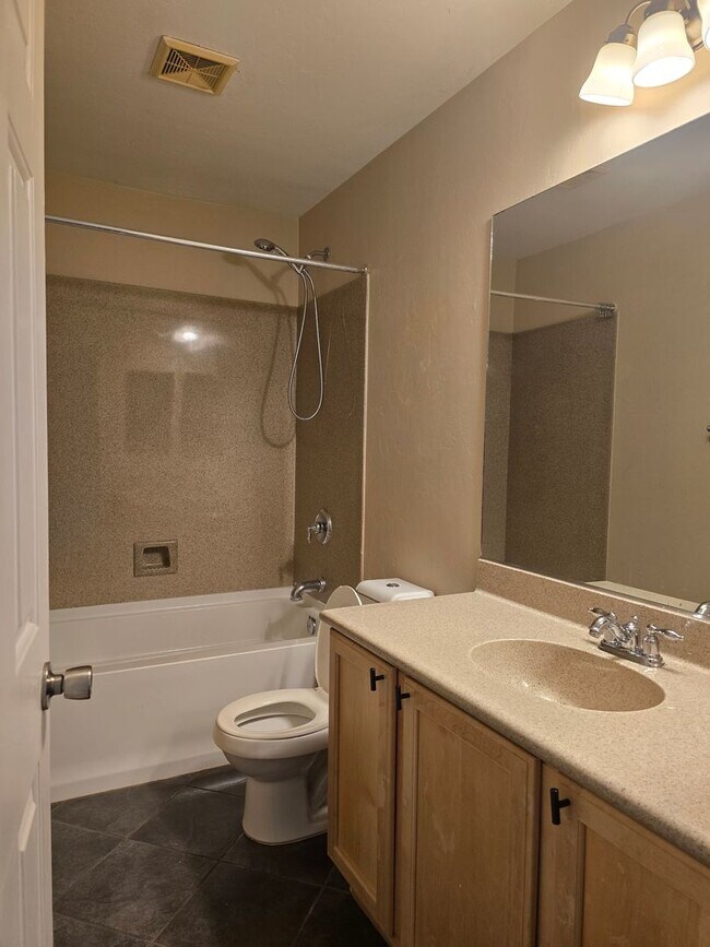Building Photo - FREE RENT FOR OCTOBER AND $100 VISA GIFT C...