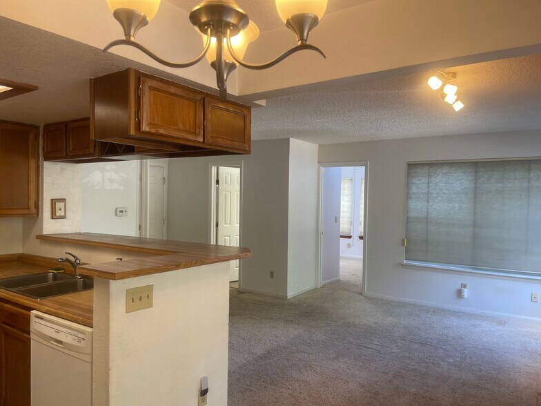 Building Photo - 6036 Gunbarrel Ave