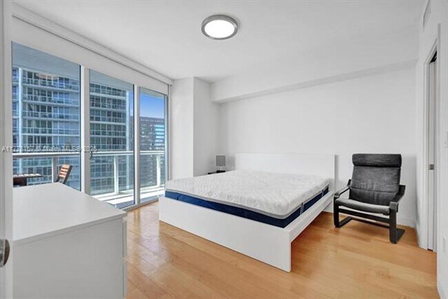 Building Photo - 475 Brickell Ave