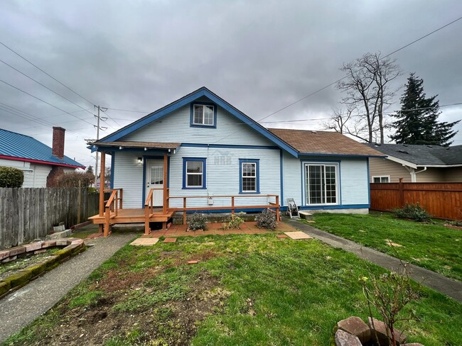 Building Photo - Stunning and Lovely Single Family Home loc...