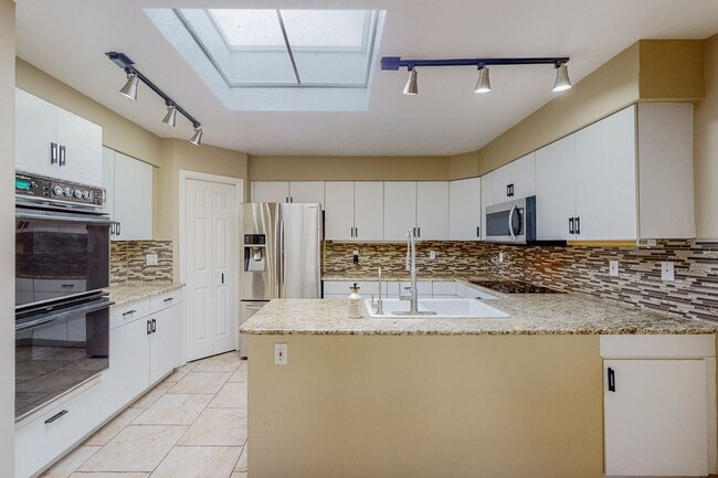 Building Photo - ACADEMY RIDGE 2 Bedroom Plus Office   2 Ba...