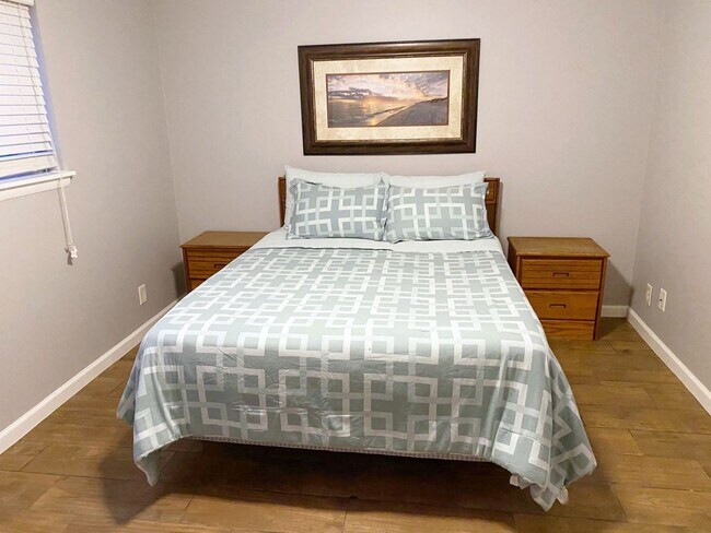 Building Photo - 1B/1B Beautiful Apartment!! **ALL BILLS PA...
