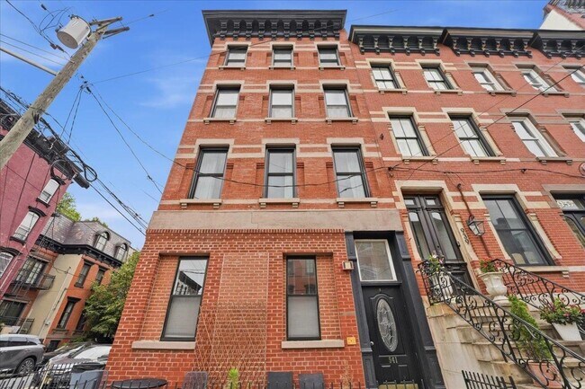 Building Photo - 941 Garden St