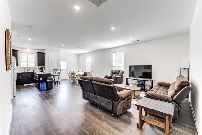 Building Photo - 338 Shady Cedar Hl Ln